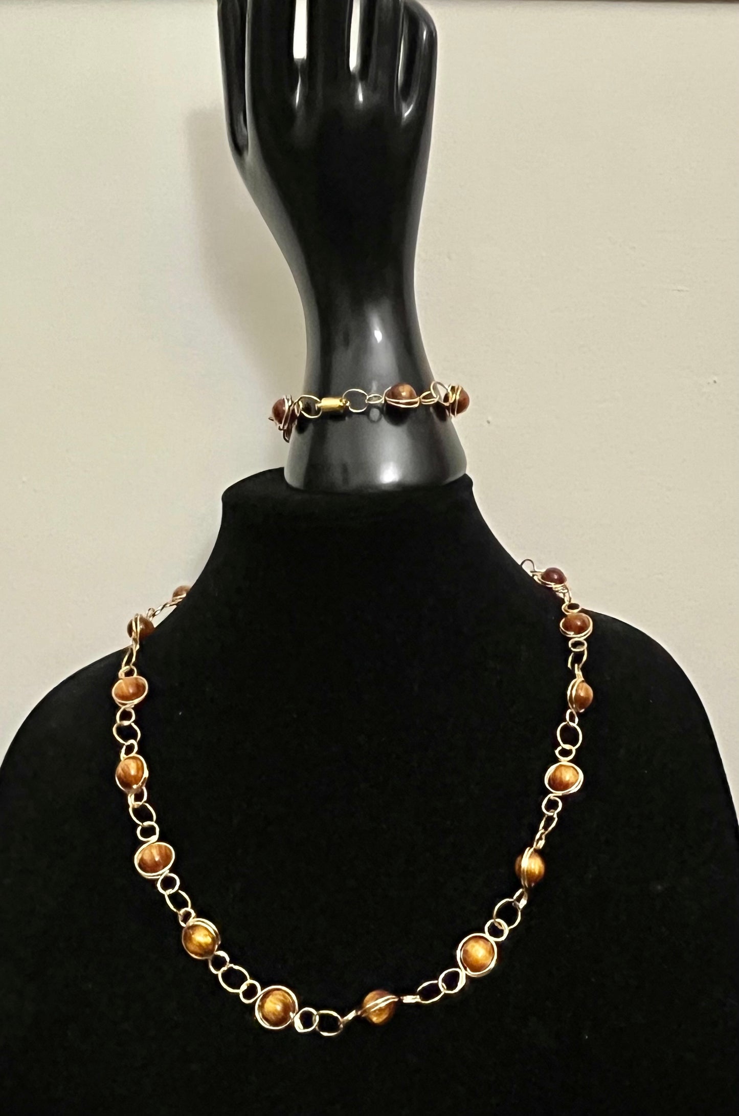 Sophisticated Necklace & Bracelet Chain Set