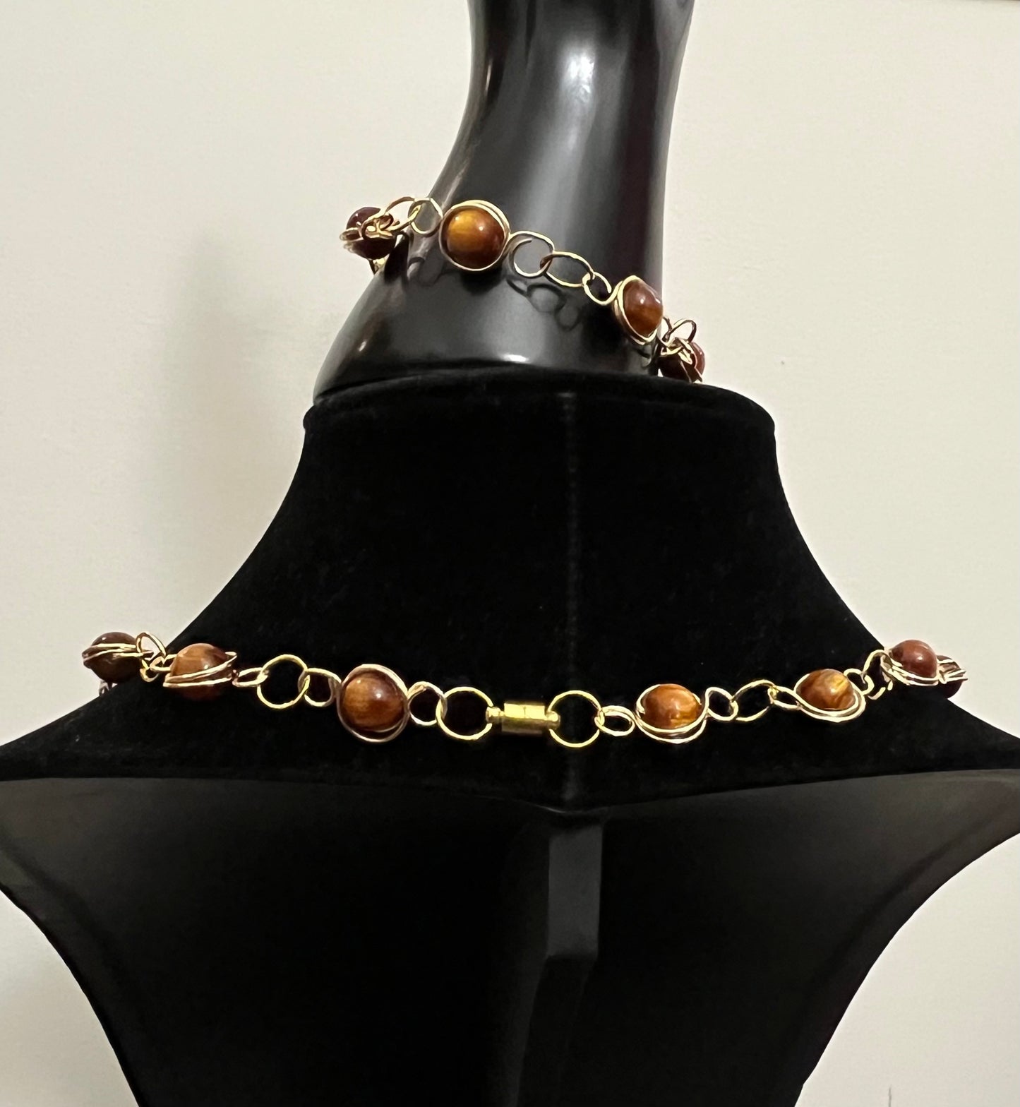 Sophisticated Necklace & Bracelet Chain Set