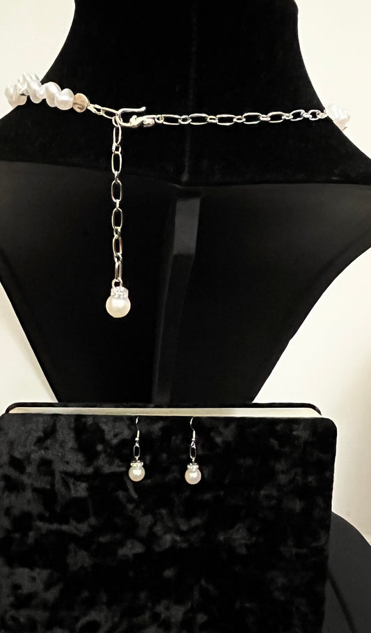 Costume Pearl Chocker