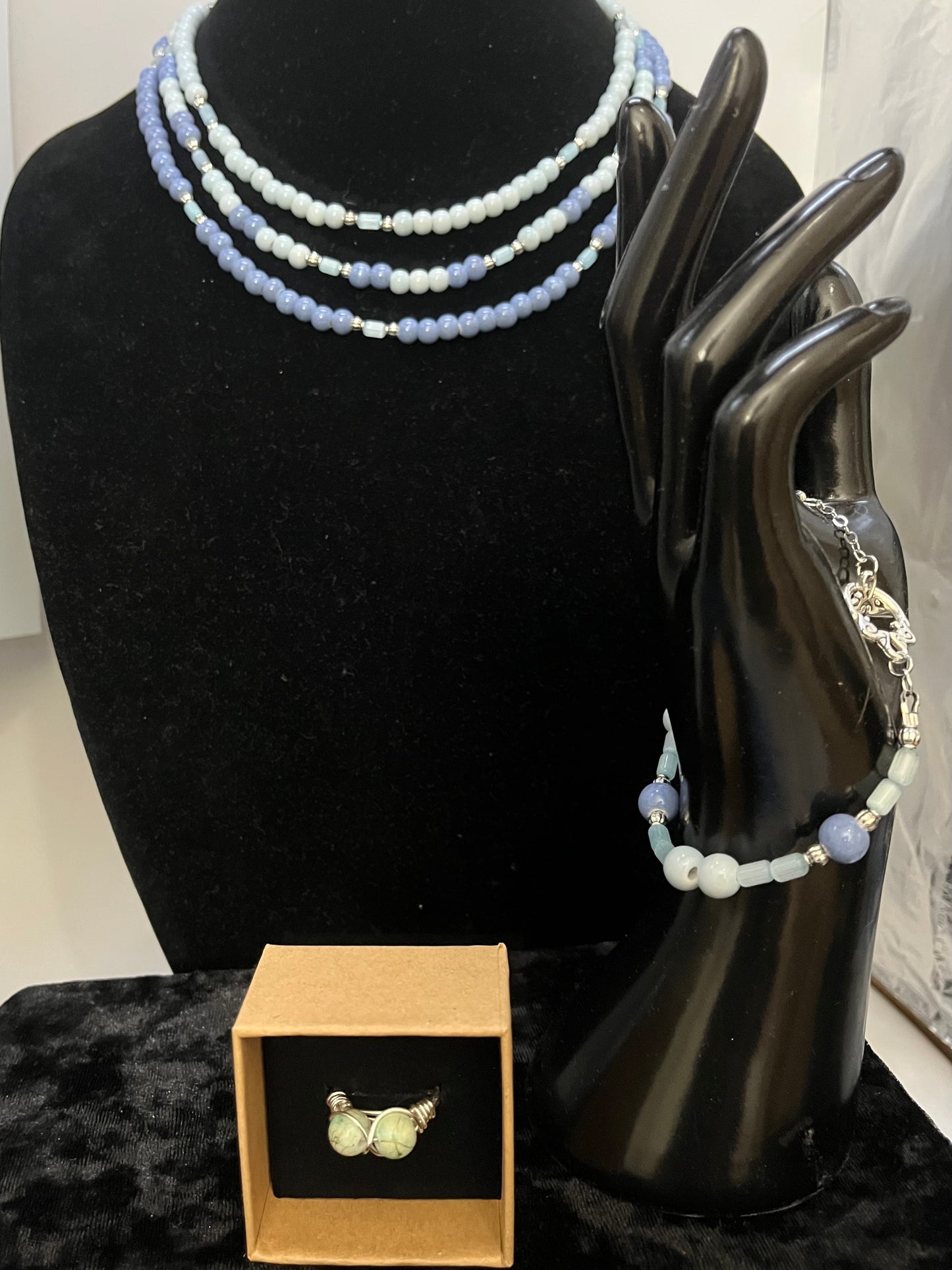 Double‑stone blue ring with vintage court‑style setting