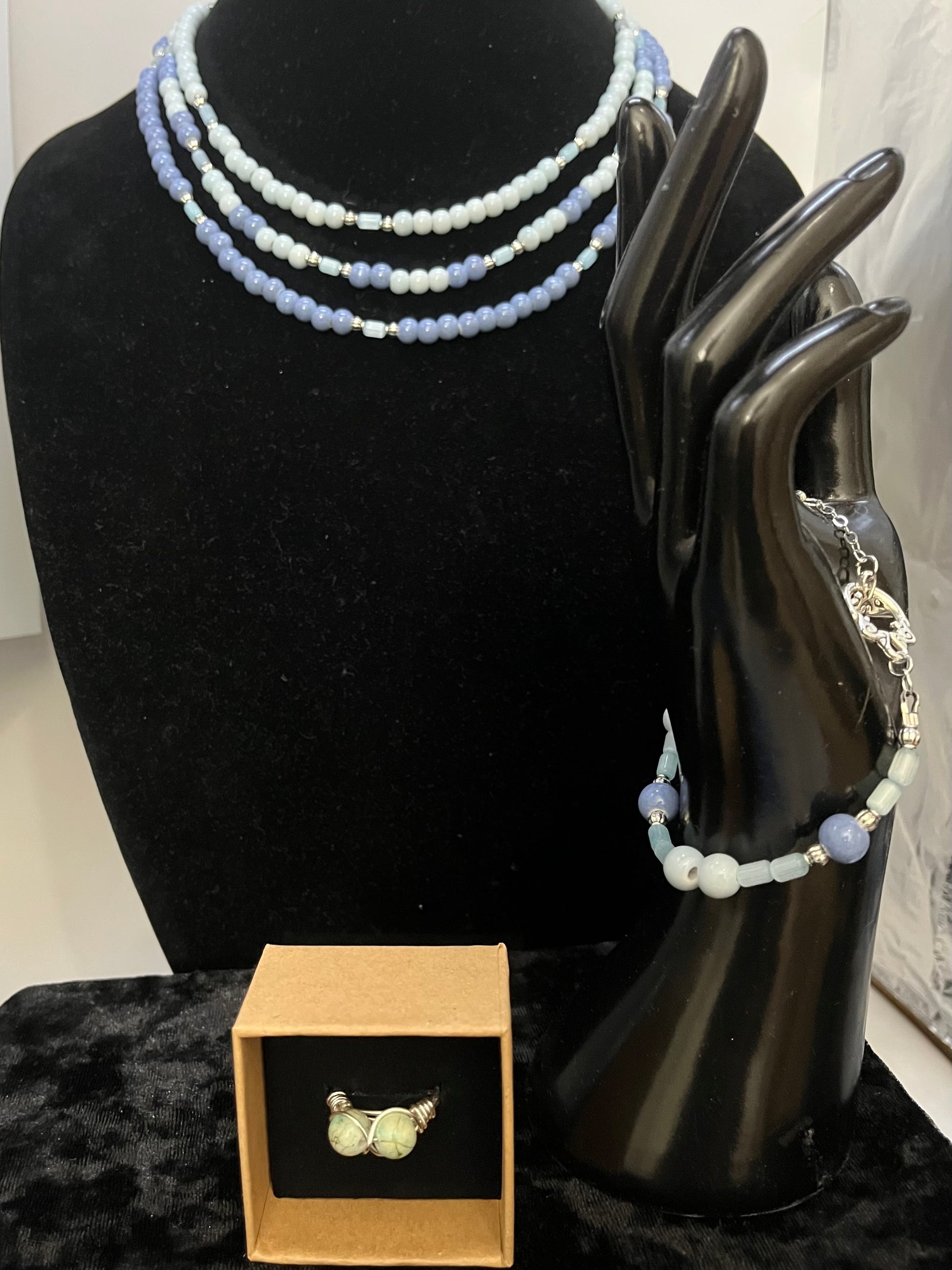 Double‑stone blue ring with vintage court‑style setting