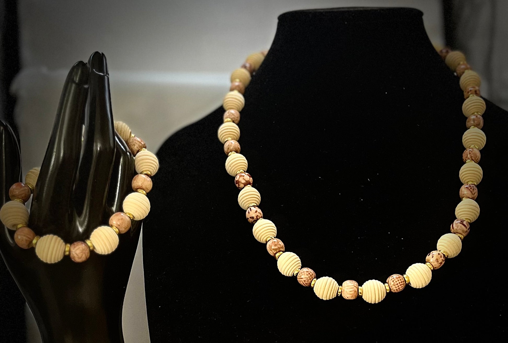 Full wooden shades jewelry set displayed on neutral background